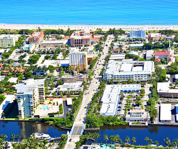 delray beach florida The small seaside town of Delray Beach was once home to pineapple fields and coastal jungle, and has transformed itself over the past century into one of South Florida's most vibrant communities and resort areas. From mom-and-pop shops to major magnets, Delray Beach's diverse community is home to a multitude of businesses on the rise. Visit an upscale mall or stop at the local farmer's market - Delray Beach has something for everyone.