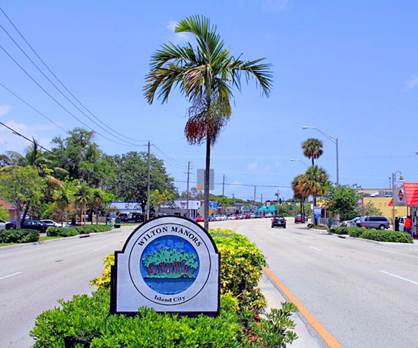 wilton manors florida Wilton Manors prides itself on keeping a small-town feel even though it is minutes from downtown Fort Lauderdale. The 2.62-mile "Island City" is surrounded by the North and South forks of the Middle River. Situated within minutes of the beach and downtown Fort Lauderdale, Wilton Manors is rapidly becoming the "place to be" in South Florida.